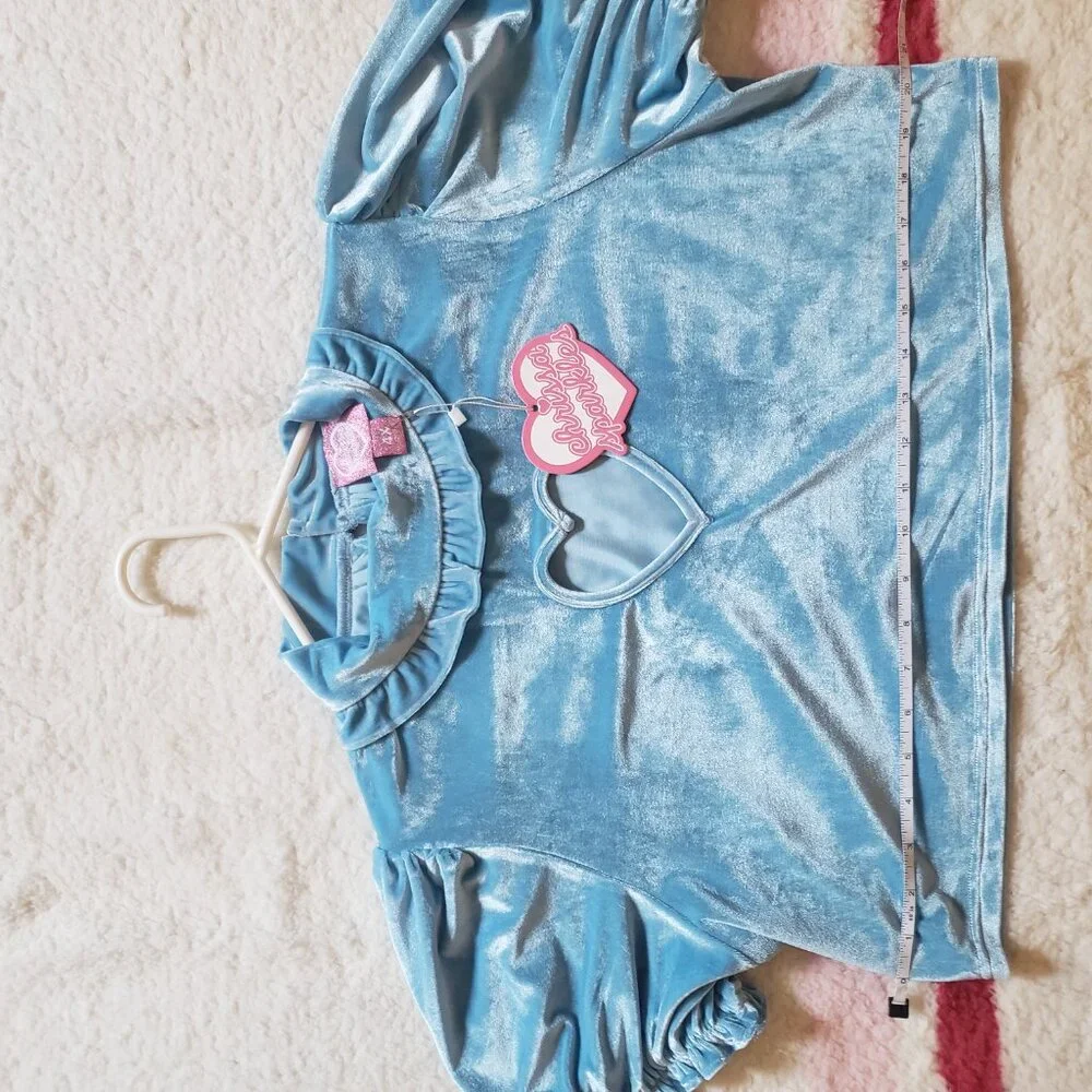 BNWT NWT Chrissa Sparkles Blue Velvet Heart Cutout Crop Top - Picture 2 of 7